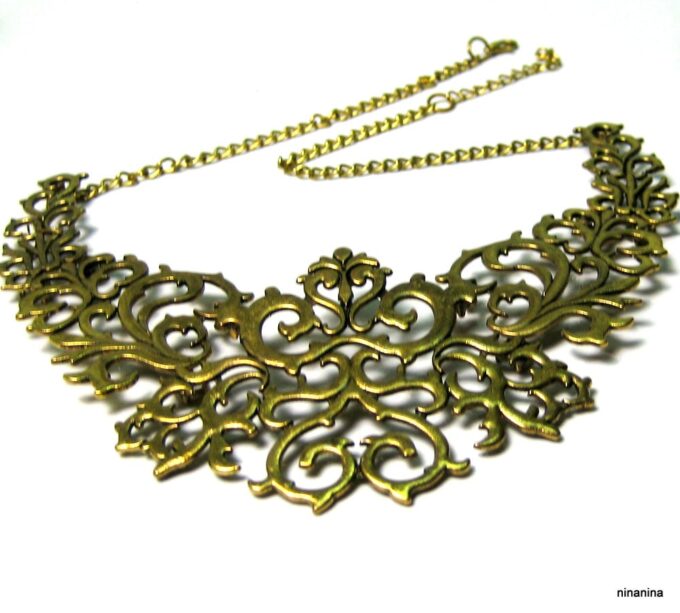 N3208tere_collier_plastron_metal_dore_or-2
