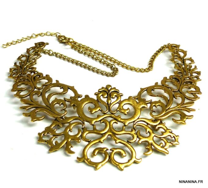 N3208terf_collier_plastron_volutes_metal_dore
