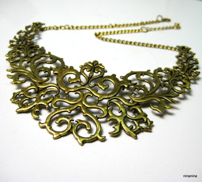 N3208terj_collier_plastron_metal_dore_or-2