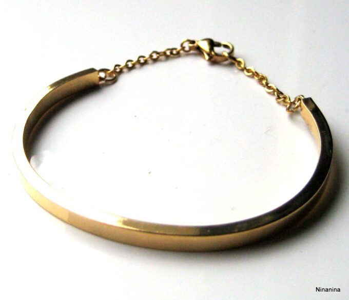 N3214b_bracelet_demi-jonc_plaque_or
