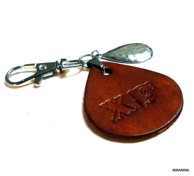 N3217ter_porte_cle_femme_cuir_personnalise_initiales