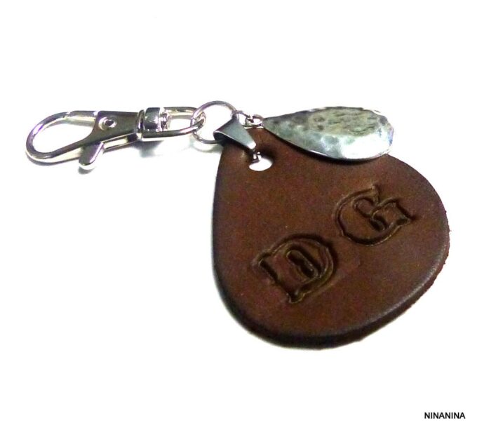 N3217terc_Porte-cle_femme_bijou_de_sac_goutte_cuir_personnalise_INITIALES