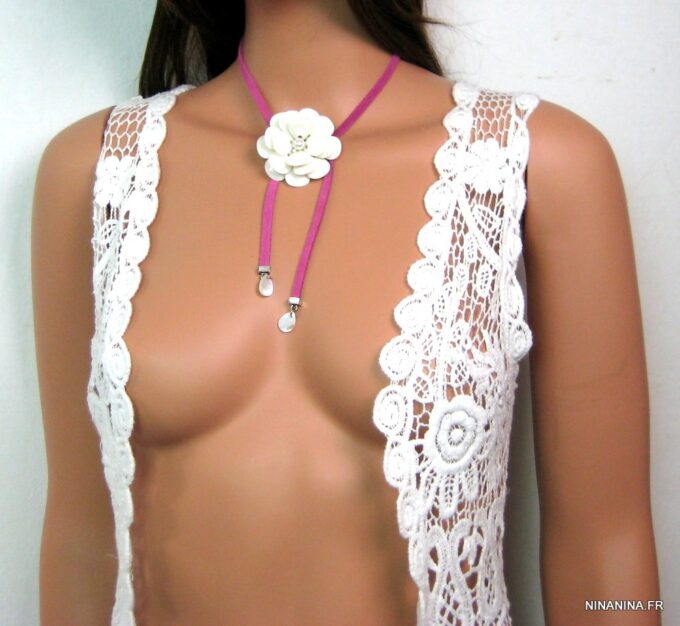 N3228tero_collier_cordon_daim_fleur_nacre