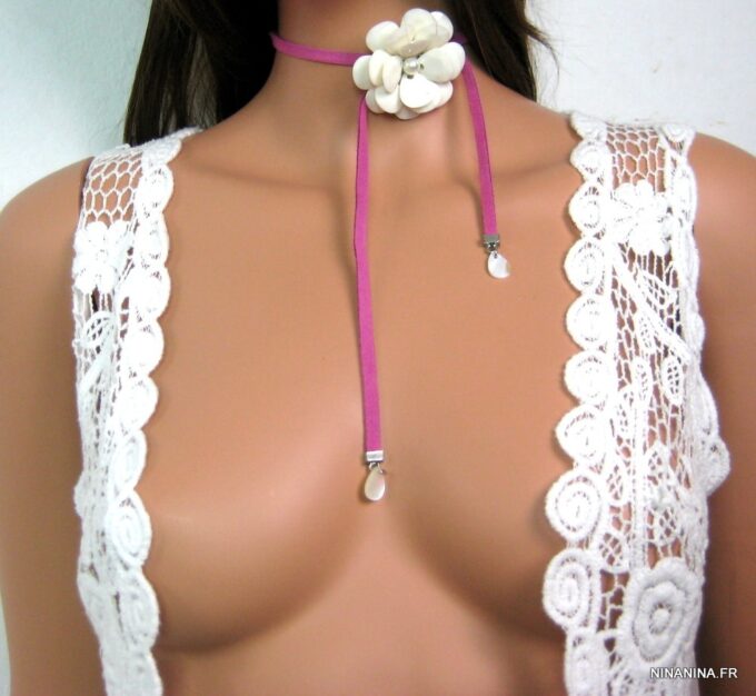N3228terp_collier_cordon_daim_fleur_nacre