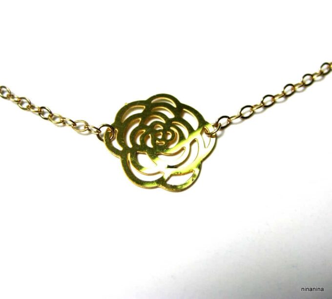 N3258bisc_collier_fleur_acier_inoxydable_plaque_or