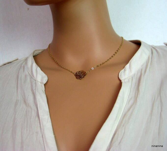 N3258bise_collier_fleur_acier_inoxydable_plaque_or