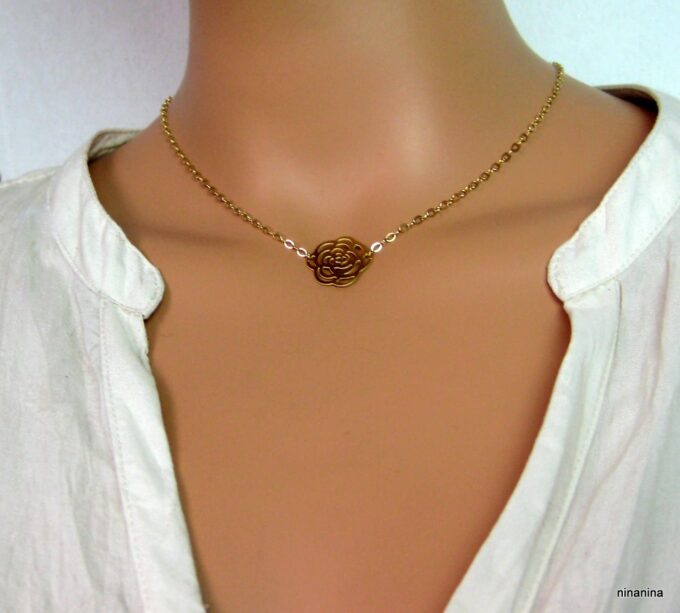 N3258bisf_collier_fleur_acier_inoxydable_plaque_or