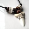N3303c_collier_dent_de_requin_mako_et_coton_cire