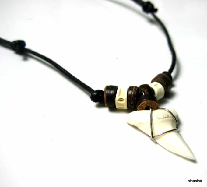 N3303tera_collier_cordon_dent_de_requin