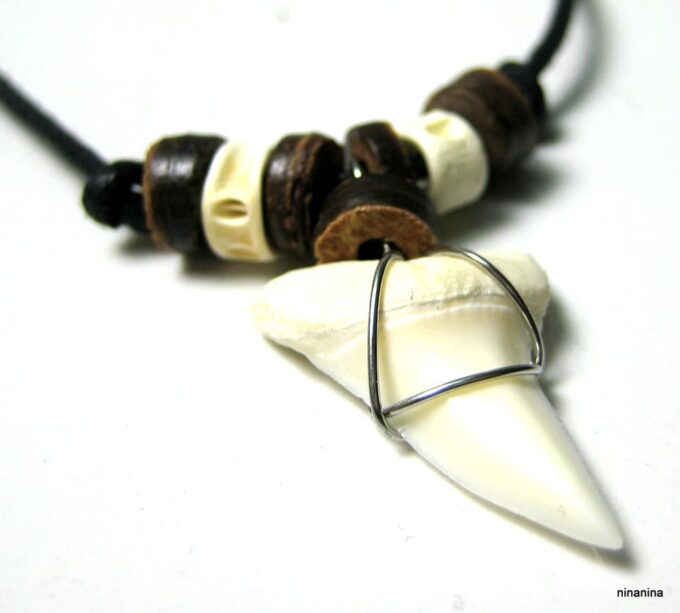 N3303terb_collier_cordon_dent_de_requin