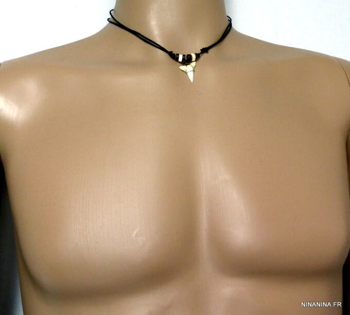N3303terb_collier_cordon_dent_de_requin_perles_bois