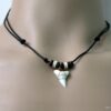 N3303terc_collier_cordon_dent_de_requin