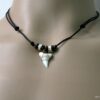 N3303tere_collier_cordon_dent_de_requin