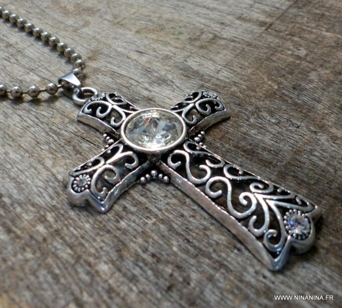 N3349a_Collier_femme_long_sautoir_croix_metal_argente_-_Bijoux_Colliers_en_ligne_Ninanina