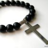 N3383a_bracelet_croix_acier_inoxydable_et_perles_noires