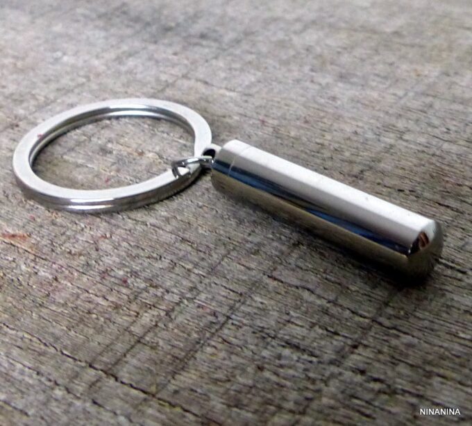 N3434terb_Porte-cle_porte_message_porte_pilule_acier_inoxydable