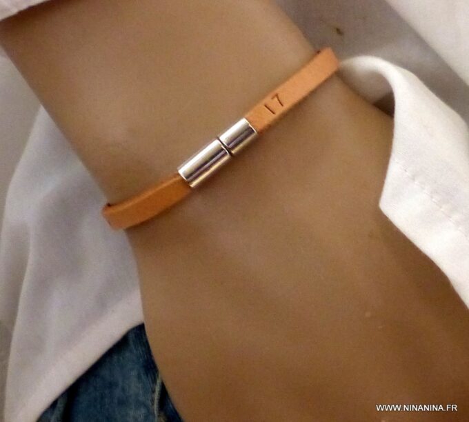 N3452a_Bracelet_cuir_grave_lettre_personnalisee_-_Bijoux_Bracelets_en_ligne_Ninanina