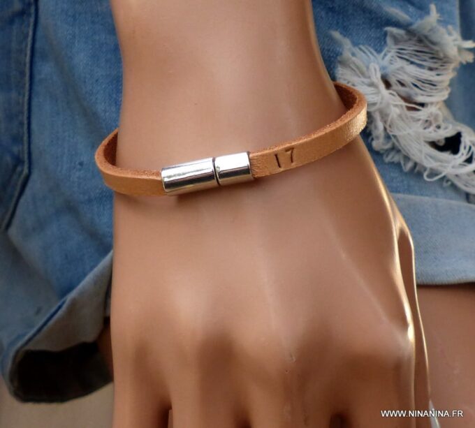 N3452f_Bracelet_cuir_grave_lettre_personnalisee_-_Bijoux_Bracelets_en_ligne_Ninanina