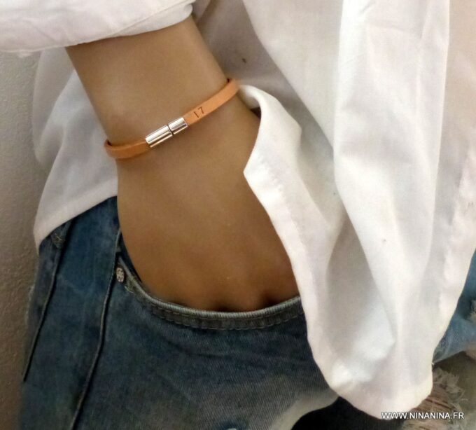 N3452m_Bracelet_cuir_grave_lettre_personnalisee_-_Bijoux_Bracelets_en_ligne_Ninanina
