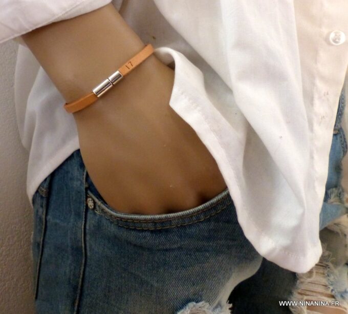N3452p_Bracelet_cuir_grave_lettre_personnalisee_-_Bijoux_Bracelets_en_ligne_Ninanina