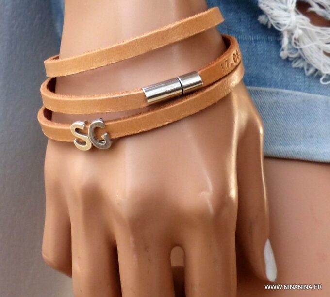 N3454a_Bracelet_cuir_3_tours_grave_lettre_personnalisee_-_Bijoux_Bracelets_en_ligne_Ninanina