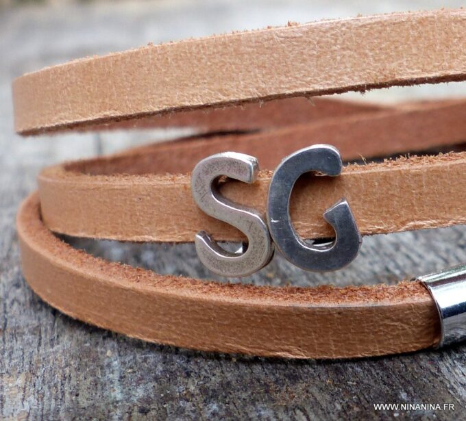 N3454b_Bracelet_cuir_3_tours_grave_lettre_personnalisee_-_Bijoux_Bracelets_en_ligne_Ninanina