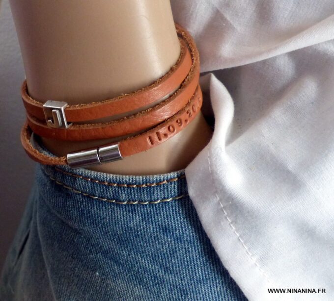 N3454d_Bracelet_cuir_3_tours_lettre_personnalisee_-_Bijoux_Bracelets_en_ligne_Ninanina
