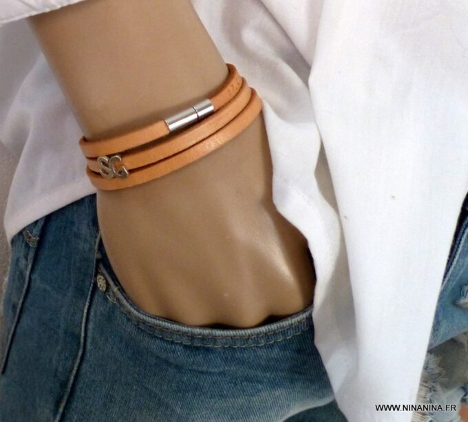 N3454e_Bracelet_cuir_3_tours_grave_lettre_personnalisee_-_Bijoux_Bracelets_en_ligne_Ninanina