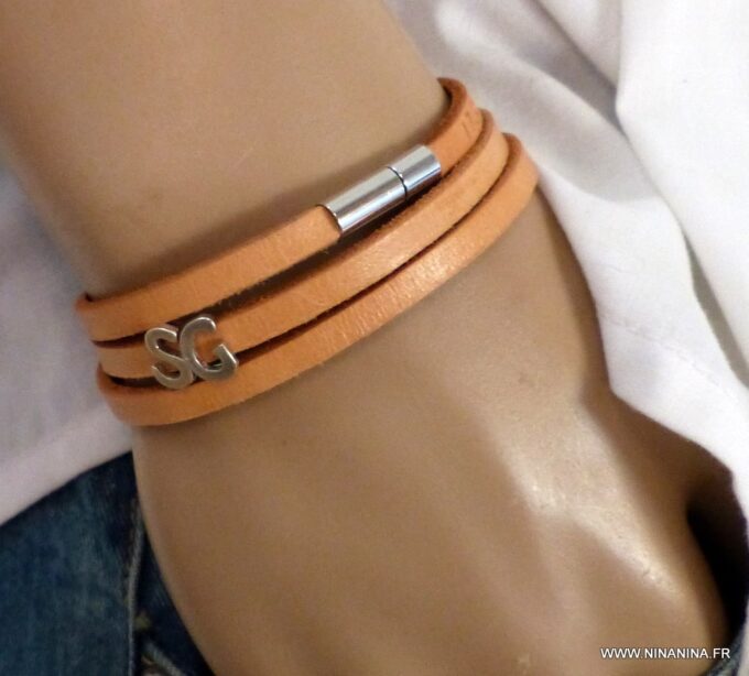N3454h_Bracelet_cuir_3_tours_grave_lettre_personnalisee_-_Bijoux_Bracelets_en_ligne_Ninanina