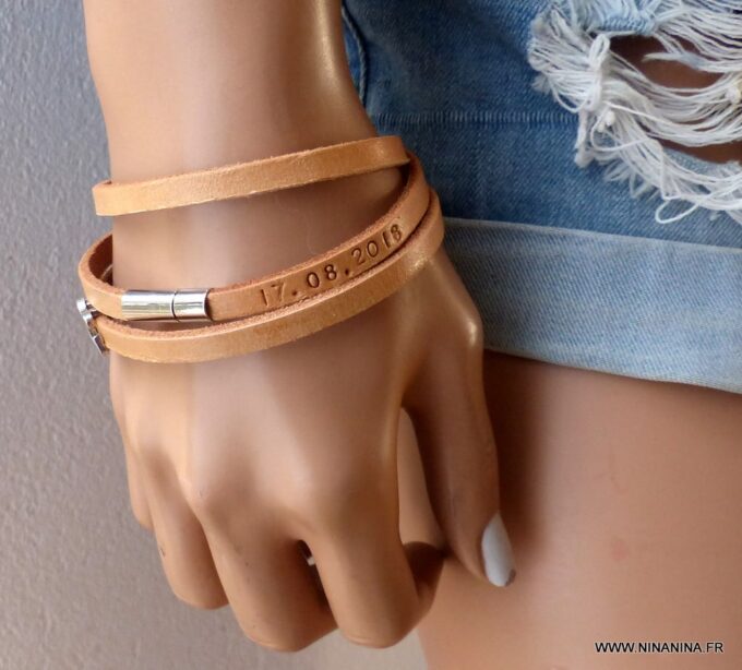 N3454i_Bracelet_cuir_3_tours_grave_lettre_personnalisee_-_Bijoux_Bracelets_en_ligne_Ninanina