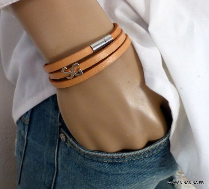 N3454j_Bracelet_cuir_3_tours_grave_lettre_personnalisee_-_Bijoux_Bracelets_en_ligne_Ninanina