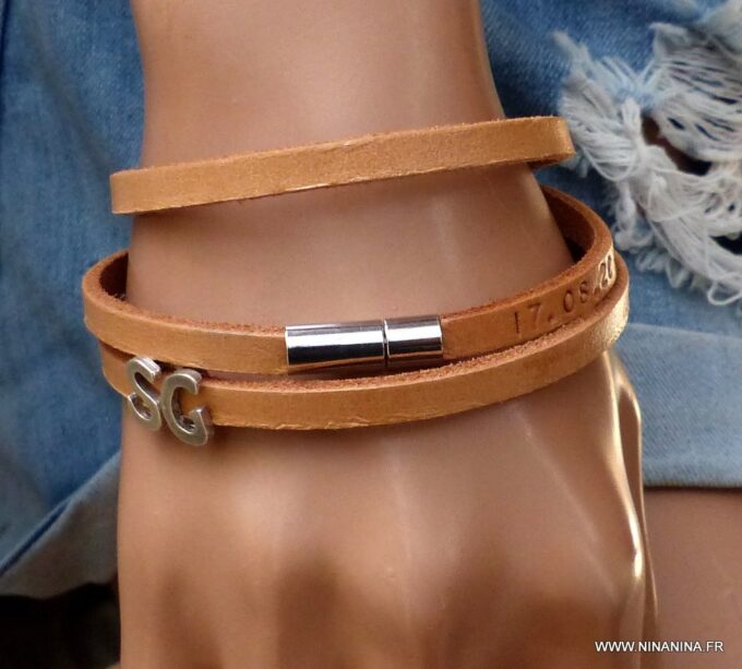 N3454l_Bracelet_cuir_3_tours_grave_lettre_personnalisee_-_Bijoux_Bracelets_en_ligne_Ninanina