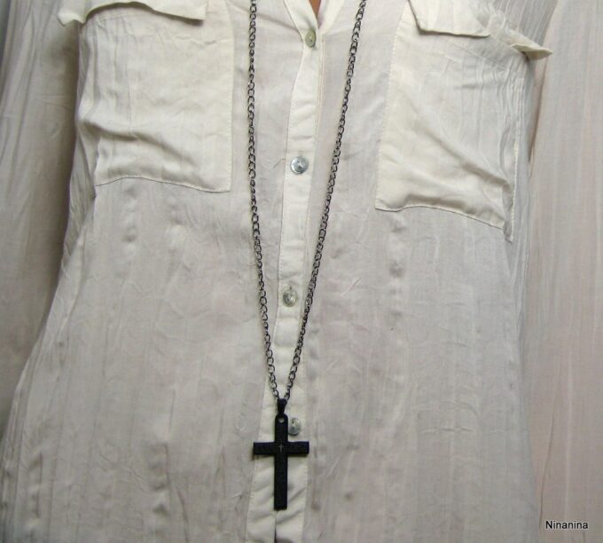 N3527g_collier_long_sautoir_croix_noire