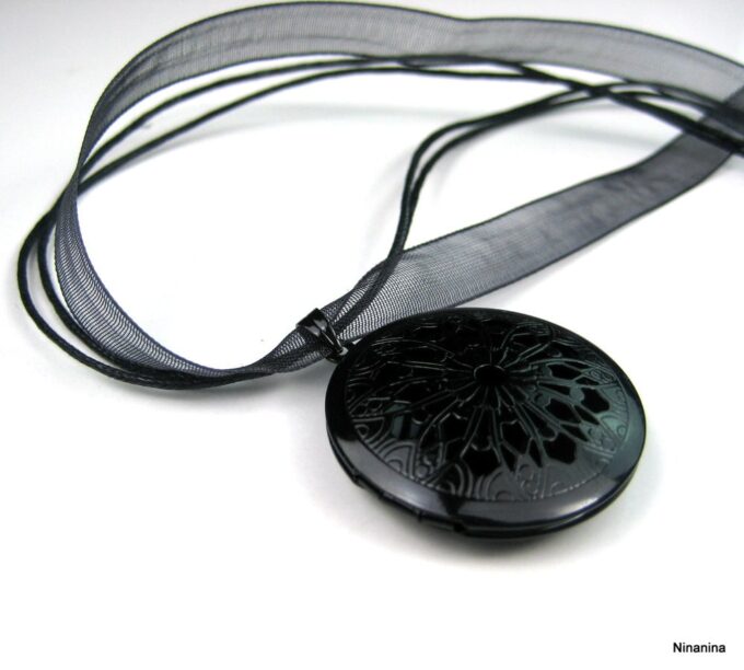 N3537a_collier_porte-photo_organza_et_metal_noir