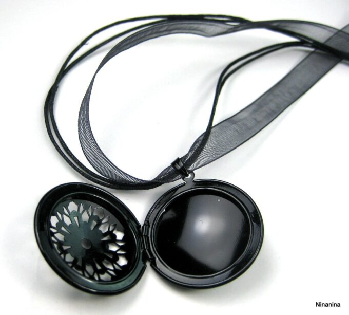 N3537b_collier_porte-photo_organza_et_metal_noir