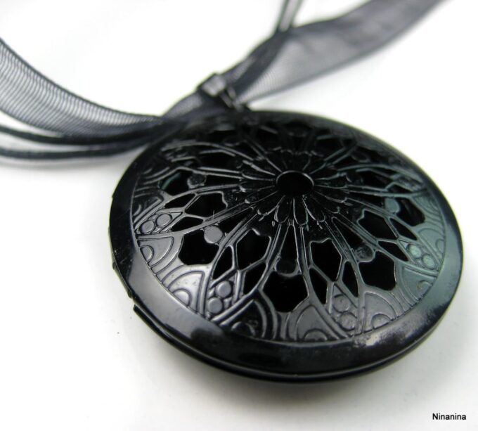 N3537f_collier_porte-photo_organza_et_metal_noir