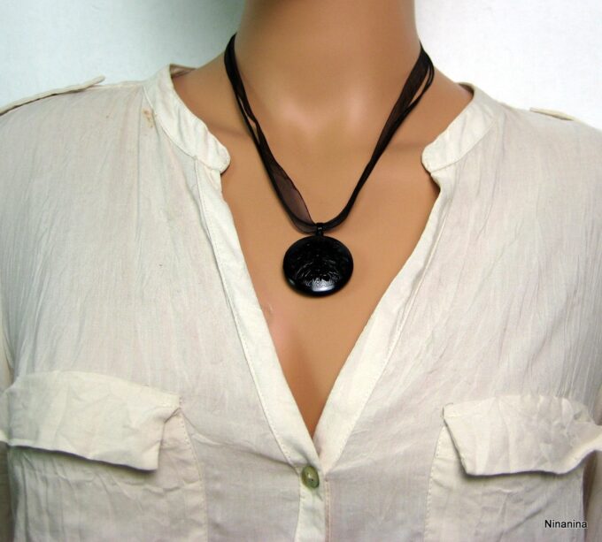N3537k_collier_porte-photo_organza_et_metal_noir