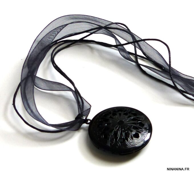 N3537tere_collier_porte-photo_organza_noir