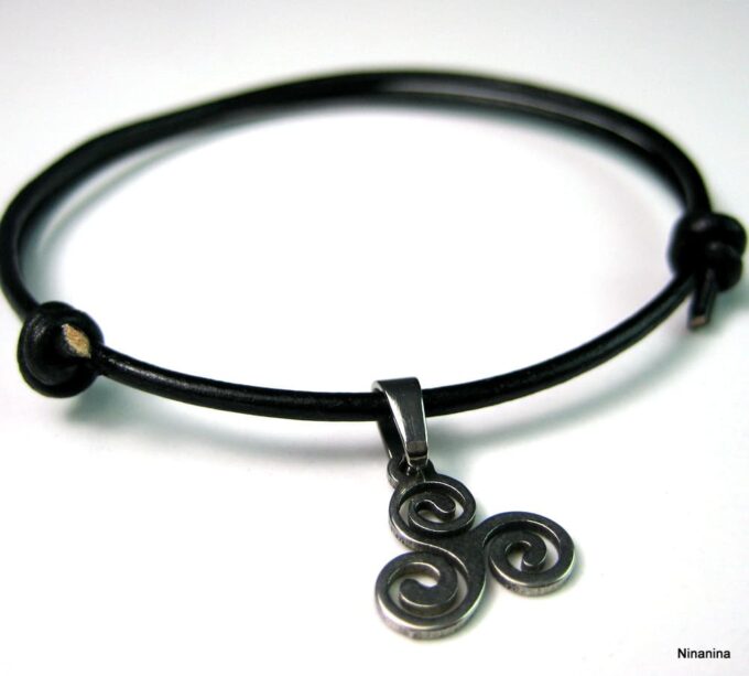 N3557c_bracelet_cordon_cuir_et_triskel_acier