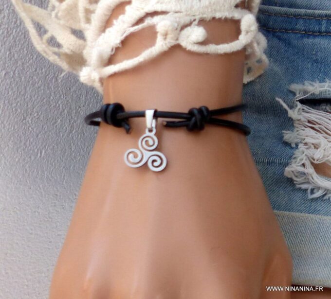 N3557d_Bracelet_femme_triskel_acier_inoxydable_argente_et_cordon_cuir_-_Bijoux_Bracelets_en_ligne_Ninanina