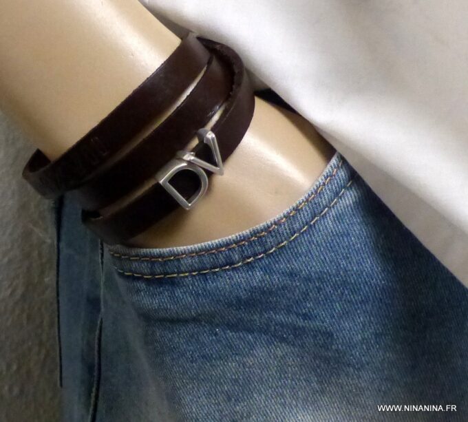 N3594B_Bracelet_homme_wrap_cuir_3_tours_lettre_metal_argent_personnalisee_-_Bijoux_en_ligne_Ninanina-2