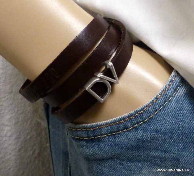 N3594_Bracelet_homme_wrap_cuir_3_tours_lettre_metal_argent_personnalisee_-_Bijoux_en_ligne_Ninanina-2