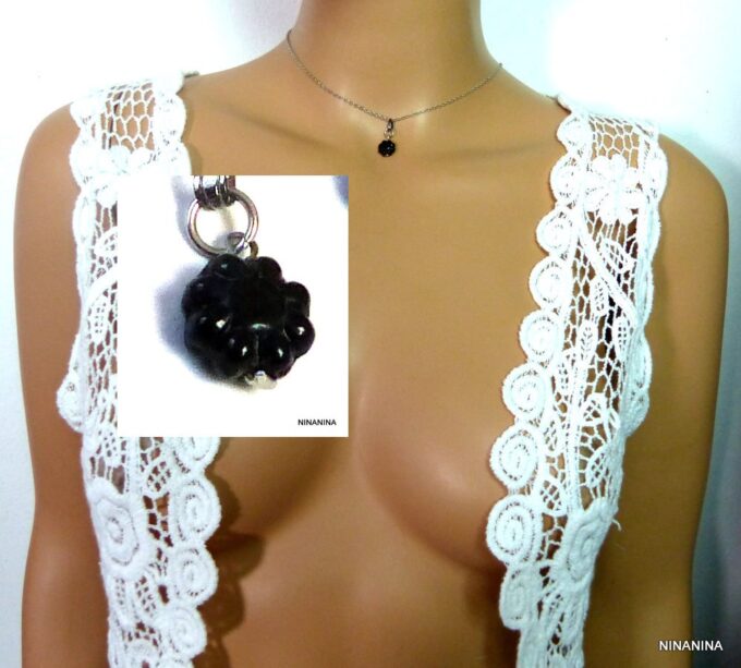 N3607bisg_collier_de_dos_metal_argent_et_perles_fleurs_noires