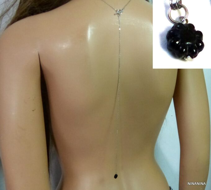 N3607bisi_collier_de_dos_metal_argent_et_perles_fleurs_noires