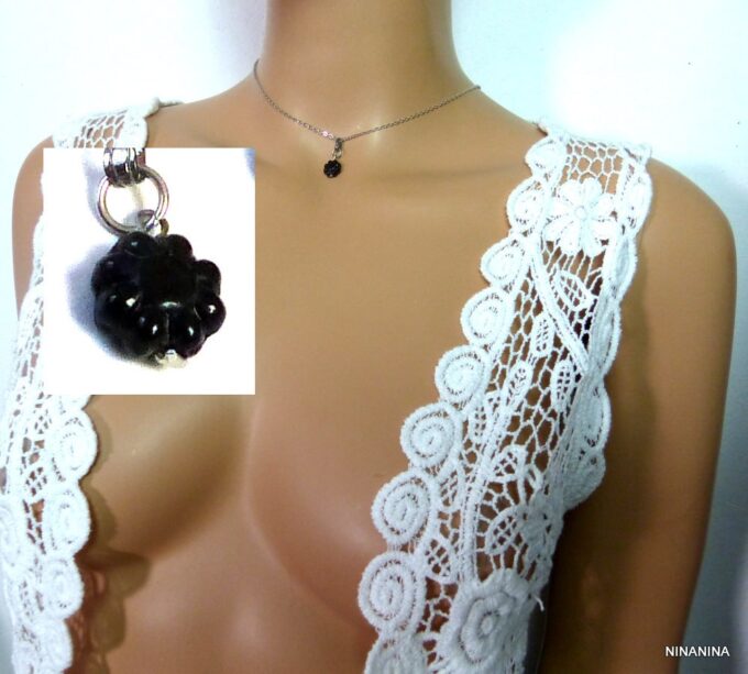 N3607bisj_collier_de_dos_metal_argent_et_perles_fleurs_noires