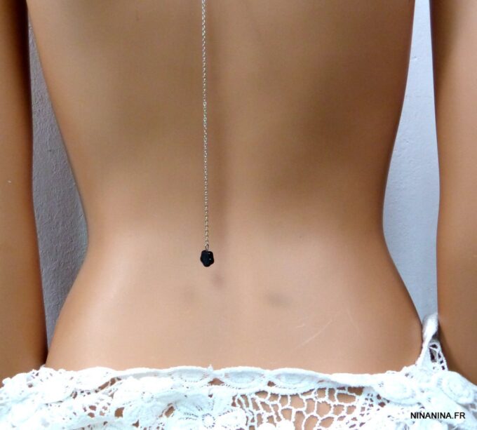 N3607tere_chaine_de_dos_perle_fleur_noire