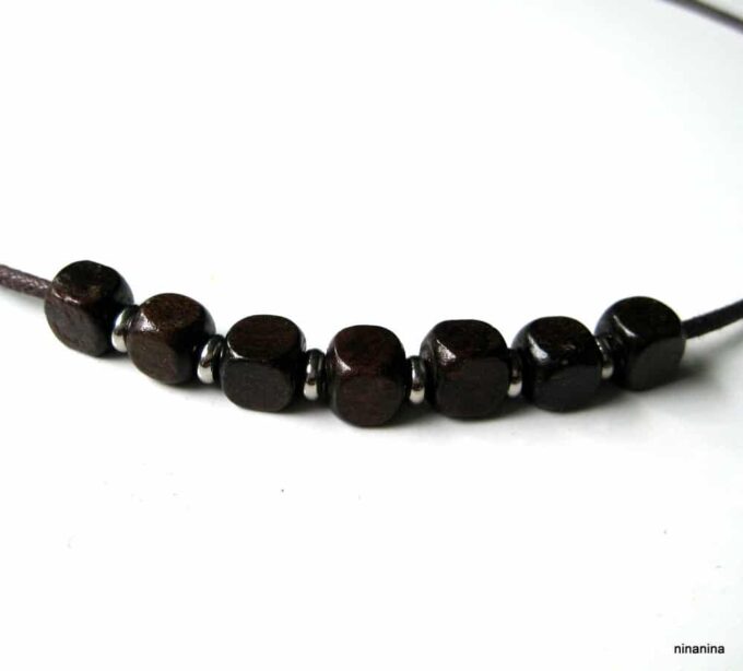 N3675b_collier_cordon_perles_bois_carrees