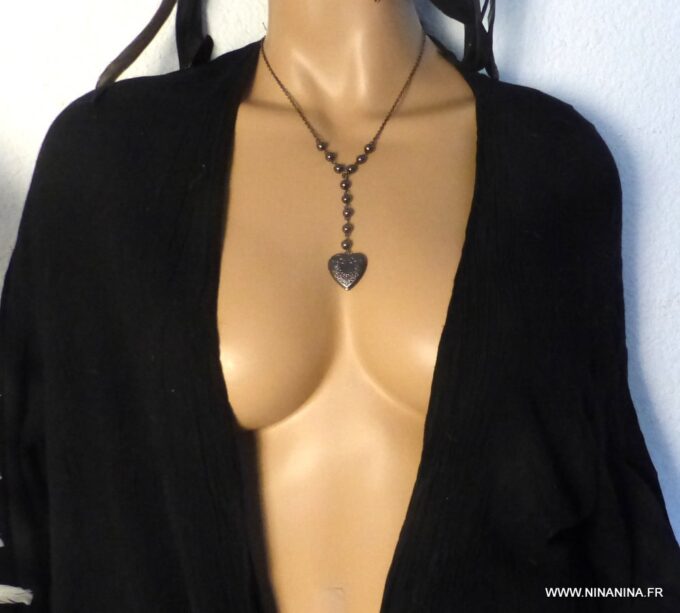 N3677A_Collier_lasso_perles_noires_coeur_metal_noir_porte_photo_-_Bijoux_en_ligne_NINANINA