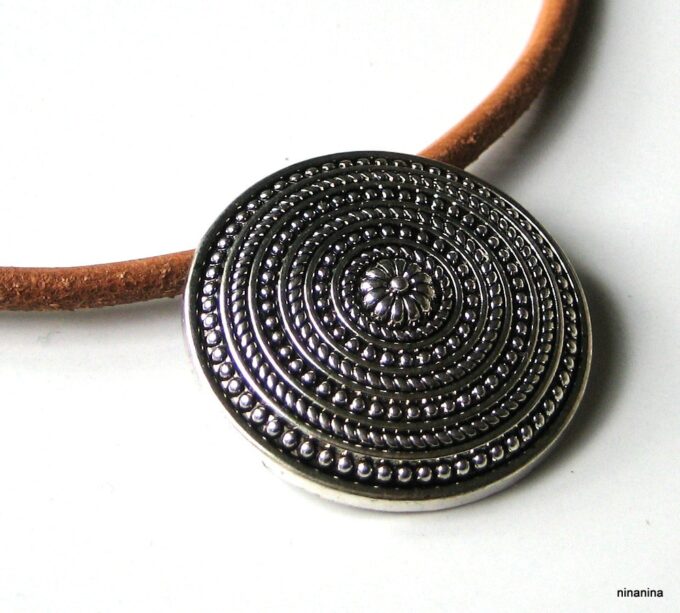 N3695_collier_cordon_cuir_et_pendentif_rond_argent