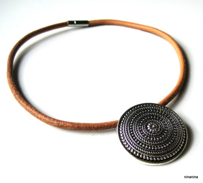 N3695a_collier_cordon_cuir_et_pendentif_rond_argent